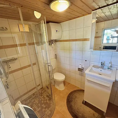 Huhnhaus – Rustikales Blockbohlenhaus Ferienhaus